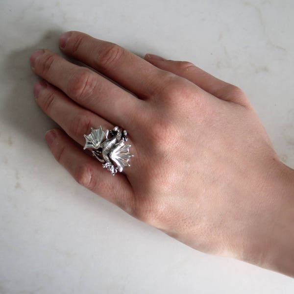 Dragon ring, silver