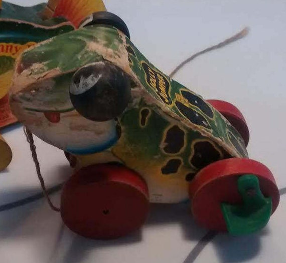 frog pull toy
