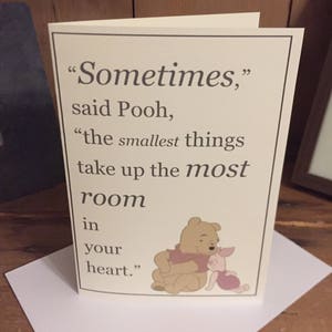 AA Milne, The Complete Tales of Winnie the Pooh 'Smallest Things/Most Room' Biglietto d'auguri vuoto