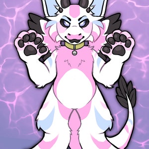 Peut inclure: Un dragon en peluche rose et blanc avec des cornes et des ailes noires. Le dragon porte un collier noir avec une boucle dor&eacute;e et un charme argent&eacute;. Le dragon se tient sur un fond violet avec un motif d'&eacute;clairs.