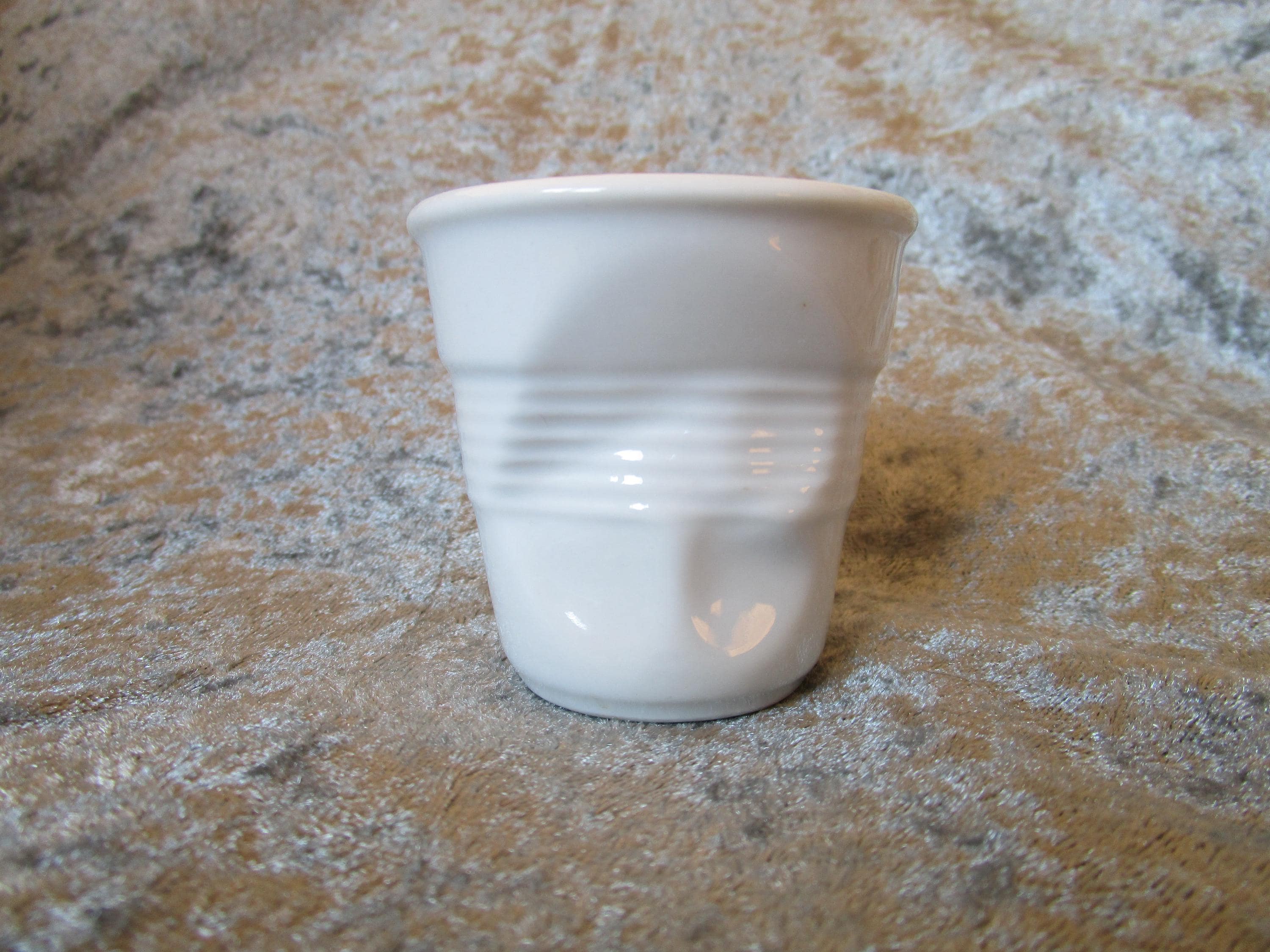 Lot De 7 Tasses REVOL Froissées - Blanches, Rouges, Lavande - Vernies - Occasion Bon état