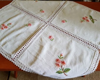 Vintage square linen embroidered and crocheted tablecloth / serviette / table-napkin / doily, home decoration, handmade