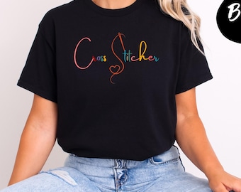 Unisex Classic Cross Stitcher Shirt, buntes Kreuzstich T-Shirt, Geschenk für Handwerker, Stitcher T-Shirt