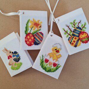 4 étiquettes cadeaux de Pâques faites à la main, cartes.