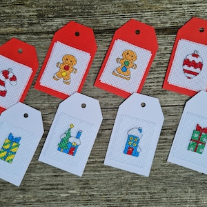 8 étiquettes-cadeaux de Noël finies à la main.