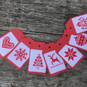 7 étiquettes-cadeaux de Noël faites à la main.