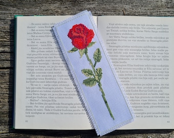 Handgefertigt. Rosen Lesezeichen. Kreuz gestickt auf Aida 14. DMC. Das ist ein gebrauchsfertiges Produkt. KEINE Kreuzstichpackung.