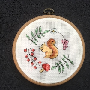 Squirrel Cross Stitch Pattern PDF – Cute Forest Animal Design – Instant Download – Easy Embroidery – 4x4” DIY Decor.