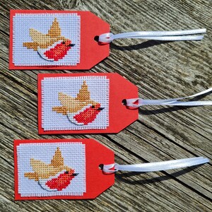 3 étiquettes cadeaux faites à la main. Celui de Robin.