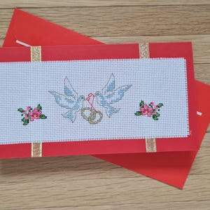Kreuzgestickte Hochzeitskarte, Glückwunschkarte, handgemachte Tauben Karte .Aida 14. DMC. Das ist bereit, Karte zu verwenden. KEINE Kreuzstichpackung.