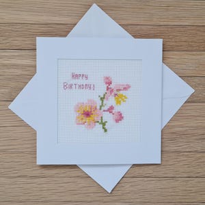 Carte de fleurs au point de croix. Aida 14. DMC. Cette carte est prête à l'emploi. PAS un kit de point de croix.