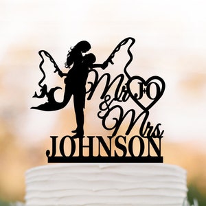 Topo de bolo de casamento inicial personalizado Pesca, topper de bolo de sereia, topper de bolo sr. e sra, topper de bolo pescador, noivo levantando noiva