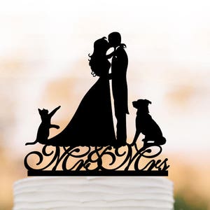 dog Cake topper Wedding cake topper with dog and cat pitbull Topper with bride and groom silhouette, funny cake topper, family cake topper