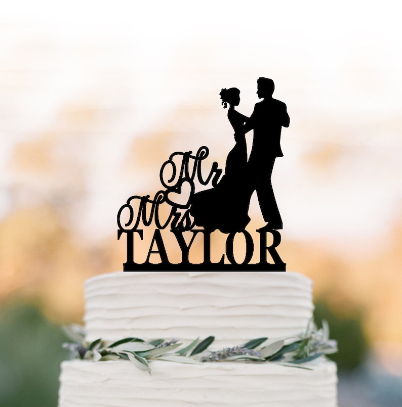 Acryl Bruidstaart topper meneer en mevrouw, bruid en bruidegom silhouet, gepersonaliseerde cake topper naam, grappige eerste cake topper beeldje afbeelding 1