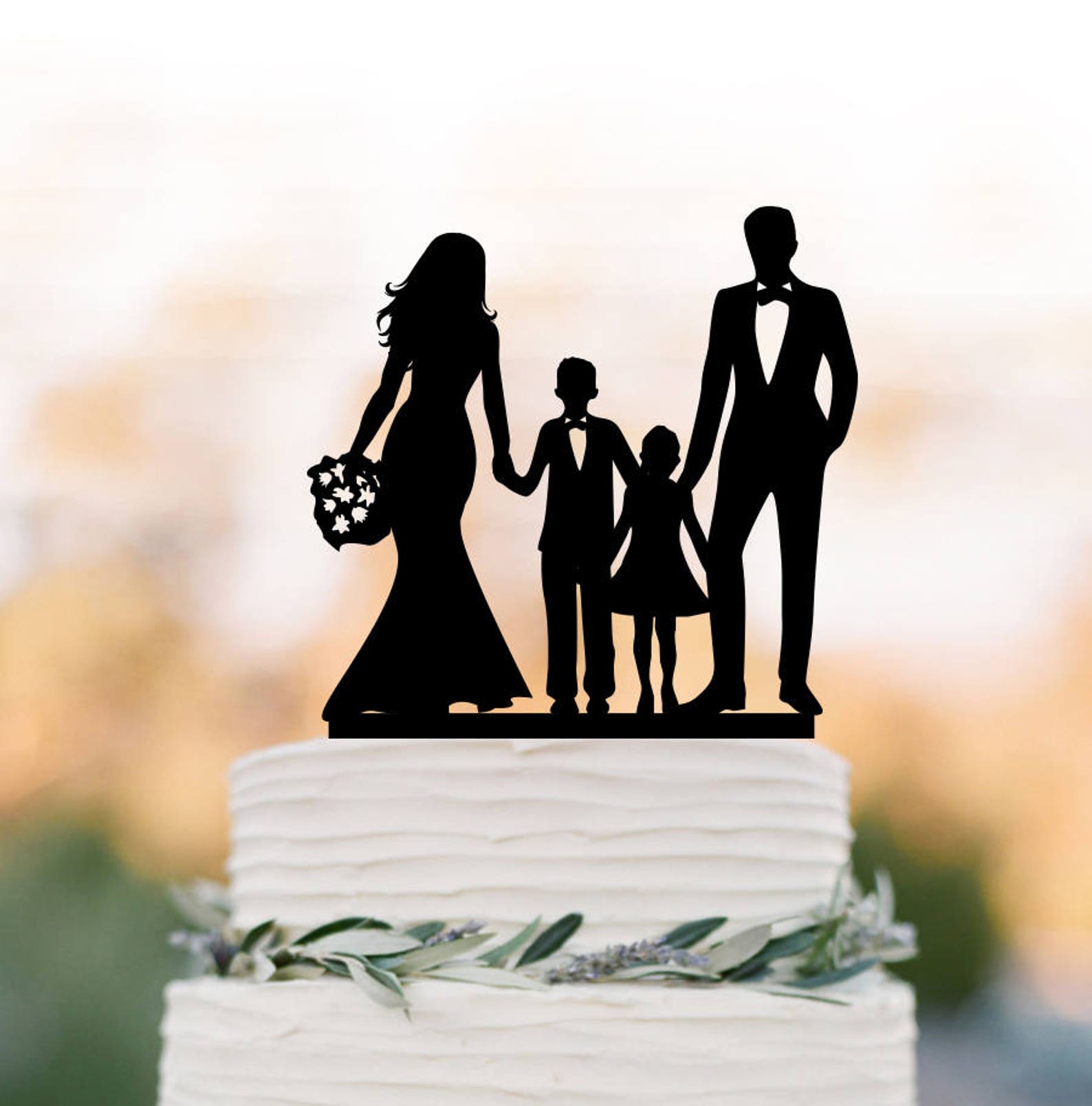 Год семьи торт. Торт с силуэтом семьи. Торт силуэт. Свадебный торт с силуэтами жениха и невесты. Свадебный торт семейный.