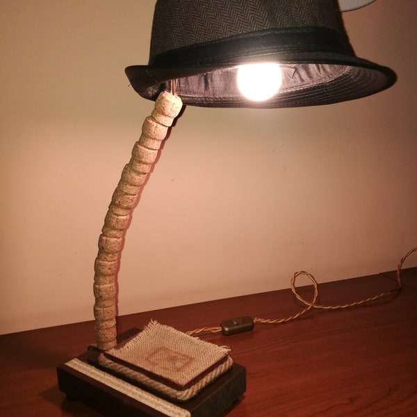 Lampe à chapeau faite à la main