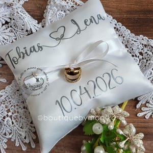 Cuscino porta fedi personalizzato con I nomi degli sposi e la data del matrimonio