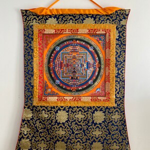 Wunderschönes Hochwertiges Kalachakra Mandala Thanka Tibetisch Handbemalt in Nepal With Brocade