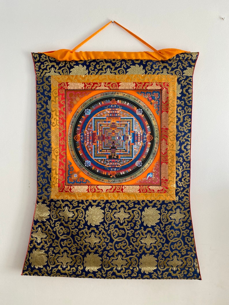 Wunderschönes Hochwertiges Kalachakra Mandala Thanka Tibetisch Handbemalt in Nepal With Brocade