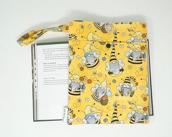 Livre de gnome, cadeaux de gnome, accessoires de gnome, livre confortable, pochette de livre, couverture de Kindle, pochette de livre personnalisée, pochette de tablette à glissière, couverture d'iPad