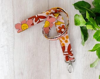 Retro bloemensleutelhanger voor sleutels, schattig roze stoffen sleutelkoord met smileybloemen, handgemaakte sleutelhangerhouder, bohosleutelkoord voor vrouwen