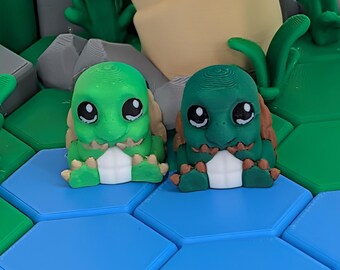 Peut inclure: Deux créatures vertes et marron de style dessin animé avec de grands yeux et des ventres blancs sont assises sur des plateformes hexagonales bleues. Les créatures ont une apparence amicale et sont entourées d'un environnement coloré et texturé avec du feuillage vert et des rochers gris.