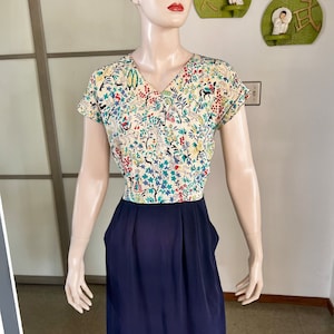 1940s vintage crepe rayon dress with a hunting scene novelty print bodice 29-30w