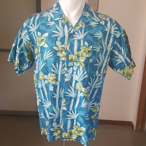 1950s or early 60s vintage Hawaiian shirt with bamboo print M