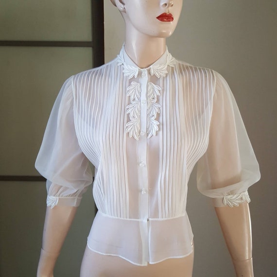 1940s Or 50s Vintage Sheer blouse with balloon sle