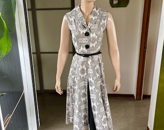 1960s vintage cotton sleeveless dress with a front skirt panel and a belt 26W