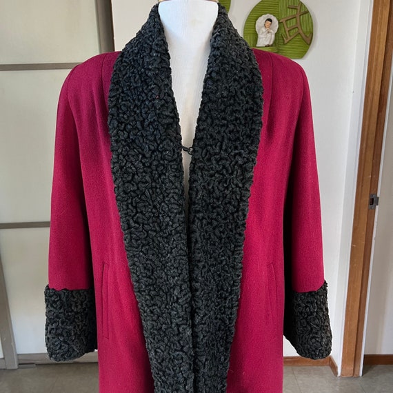 1940s vintage deep red swing coat with faux curly… - image 3