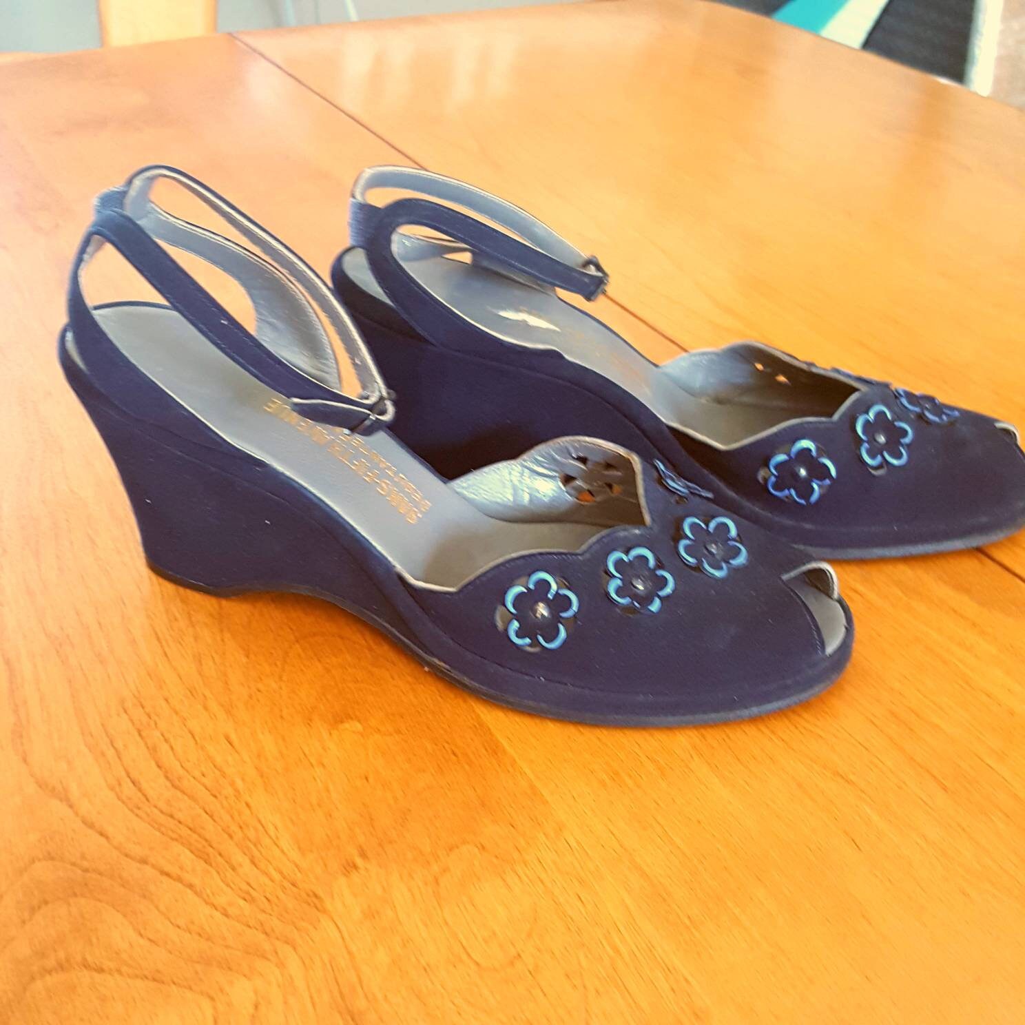 1940s vintage peep toe suede ankle strap wedge shoes with