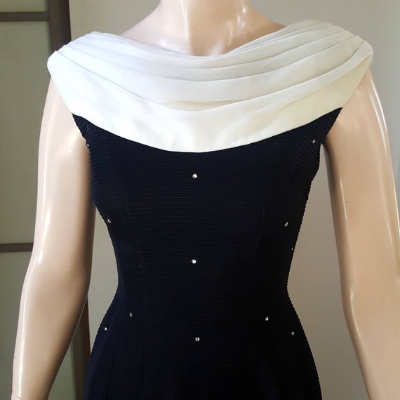1950s vintage rhinestone sheath wiggle dress with… - image 4