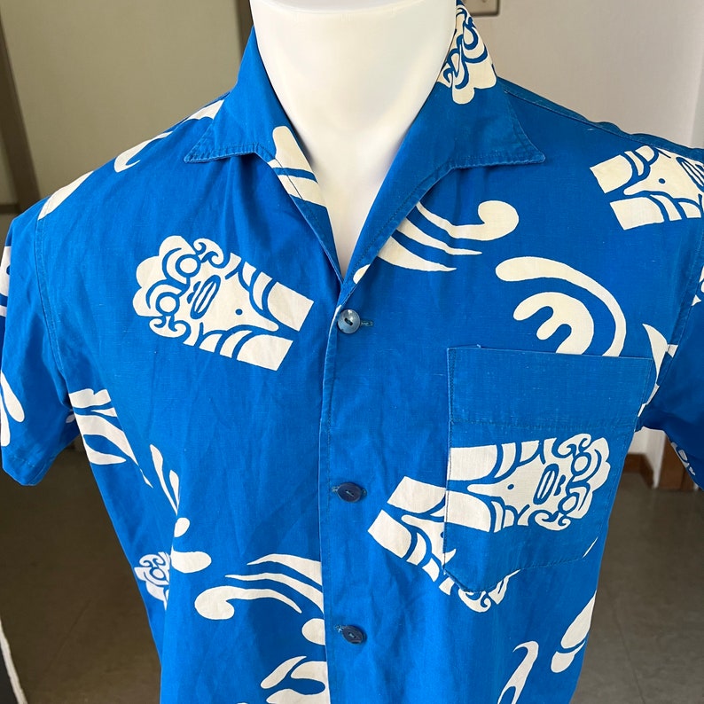 1950s or 60s vintage cotton tiki print Hawaiian shirt with Italian collar M image 1