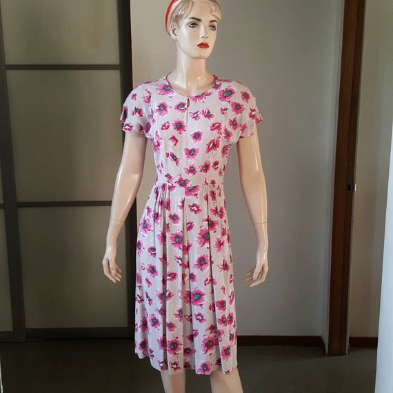 1940s Vintage Floral Print Silky Rayon Dress 27W