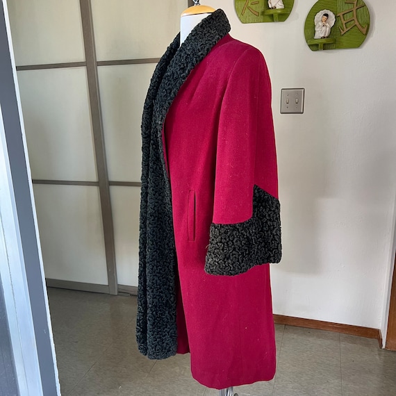 1940s vintage deep red swing coat with faux curly… - image 2