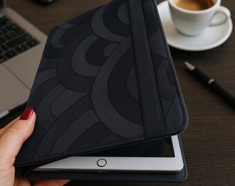 Verleihe deinem Tech-Style Flügel: Tablethülle mit japanischem Fischschuppenmuster für 9"-10,4" Geräte