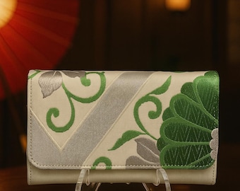 Grüne Clutch aus Kimono Obi – Handgemachte Abendtasche mit Kiku-Muster – Vintage Seide – Hochzeit Tasche Unikat