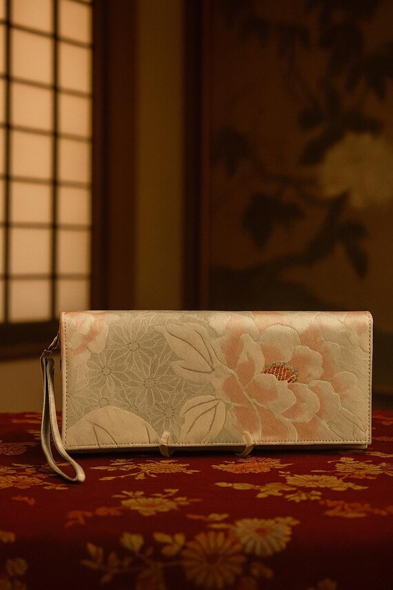 Handmade Kimono Clutch Bag – Vintage Silk Purse in Beige and Light Pink – Wedding and Evening Accessory – Upcycled Japanese Obi