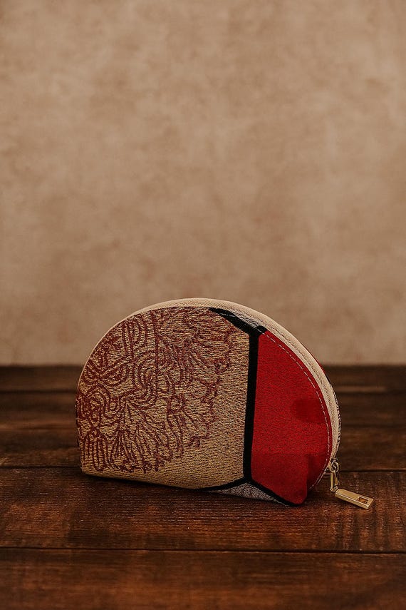 Kiri-Zauber: Stilvolle und nachhaltige Kosmetiktasche in Schwarz, Gold und Rot, Schminktasche aus japanischem vintage Kimonogürtel