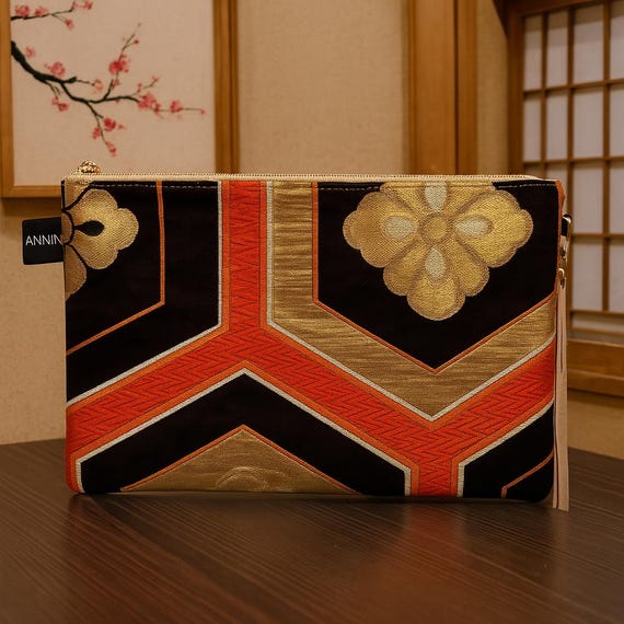 Elegante Clutch handgefertigt aus japanischem vintage Kimonogürtel