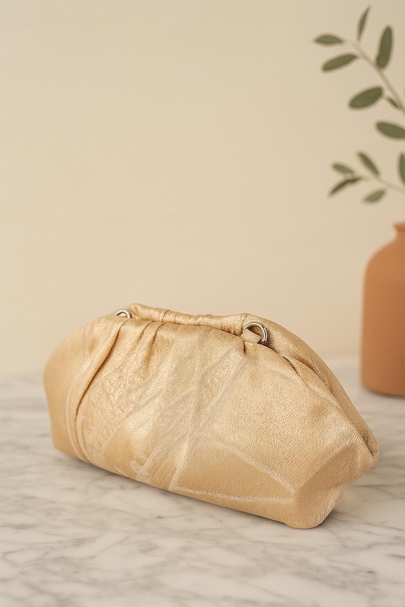Elegante Clutch handgefertigt aus japanischem vintage Kimonogürtel