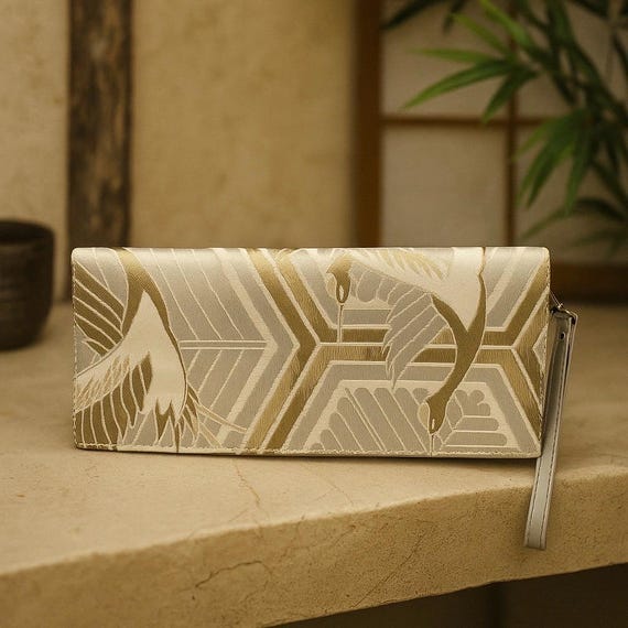 Elegante Clutch aus Kimono – Handgemachte Abendtasche aus Seide, Gold & Silber