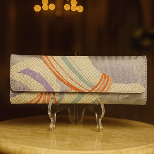 Elegancia vintage: Bolso de mano estilo kimono obi hecho a mano con estampados japoneses atemporales: un regalo único y elegante. imagen 1