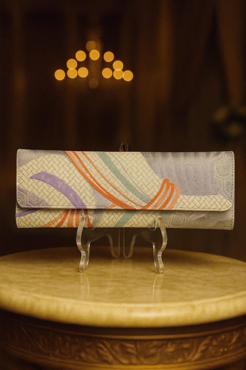 Elegancia vintage: Bolso de mano estilo kimono obi hecho a mano con estampados japoneses atemporales: un regalo único y elegante. imagen 1