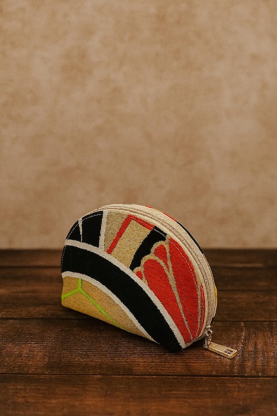 Ewige Eleganz: Upgecycelte Vintage Fukuro Obi Kosmetiktasche in Schwarz und Gold, Schminktasche aus japanischem vintage Kimonogürtel