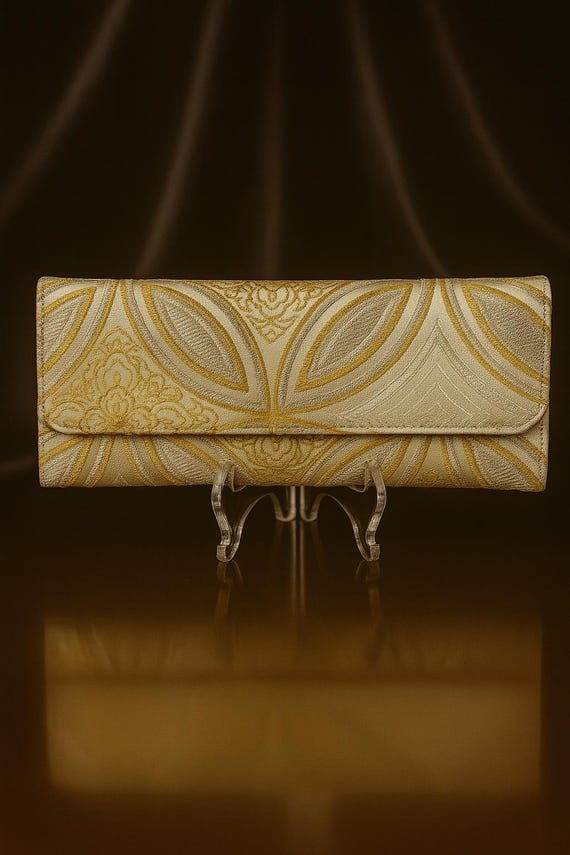Japanese Elegance Unleashed: Vintage Kimono Belt Evening Bag with Symbolic Beauty