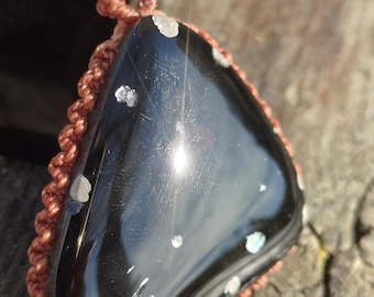 C727 OSSIDIANA fioco di neve origane di utah nordamerica collana in macramè, artigianato originale fatto in Italia.Decoro in serpentino