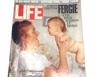 Life Magazine~October 1990~Fergie and her babies~Whitney Houston~Pandas~Very Good~Free Shipping