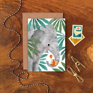 Tarjeta de cumpleaños ilustrada de elefante y ardilla, tarjeta de felicitación de personaje animal, tarjeta de cumpleaños para niños
